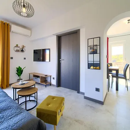 Lela Apartment