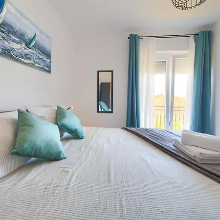 Apartment Lela Krk Town
